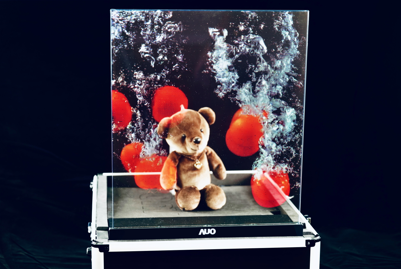 ���_�I(l��ng)���аl(f��)Micro LED͸���@ʾ�����߂�ߴ�͸�����@���������ȡ���ƴ��֮�������ɑ�(y��ng)����ǻ��Ƅ����ǻ��������̘I(y��)չʾ�ȶ�Ԫ����